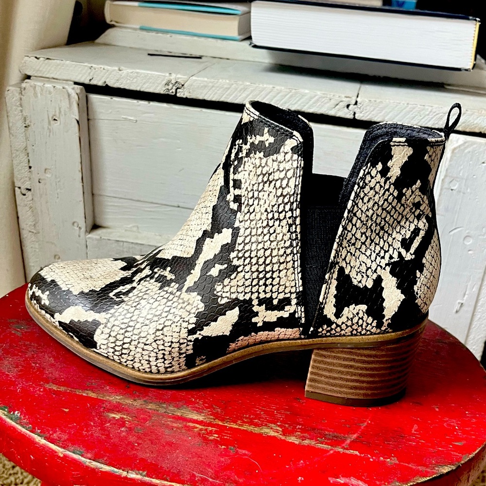 Dr. Scholl Faux Snakeskin Booties size 7